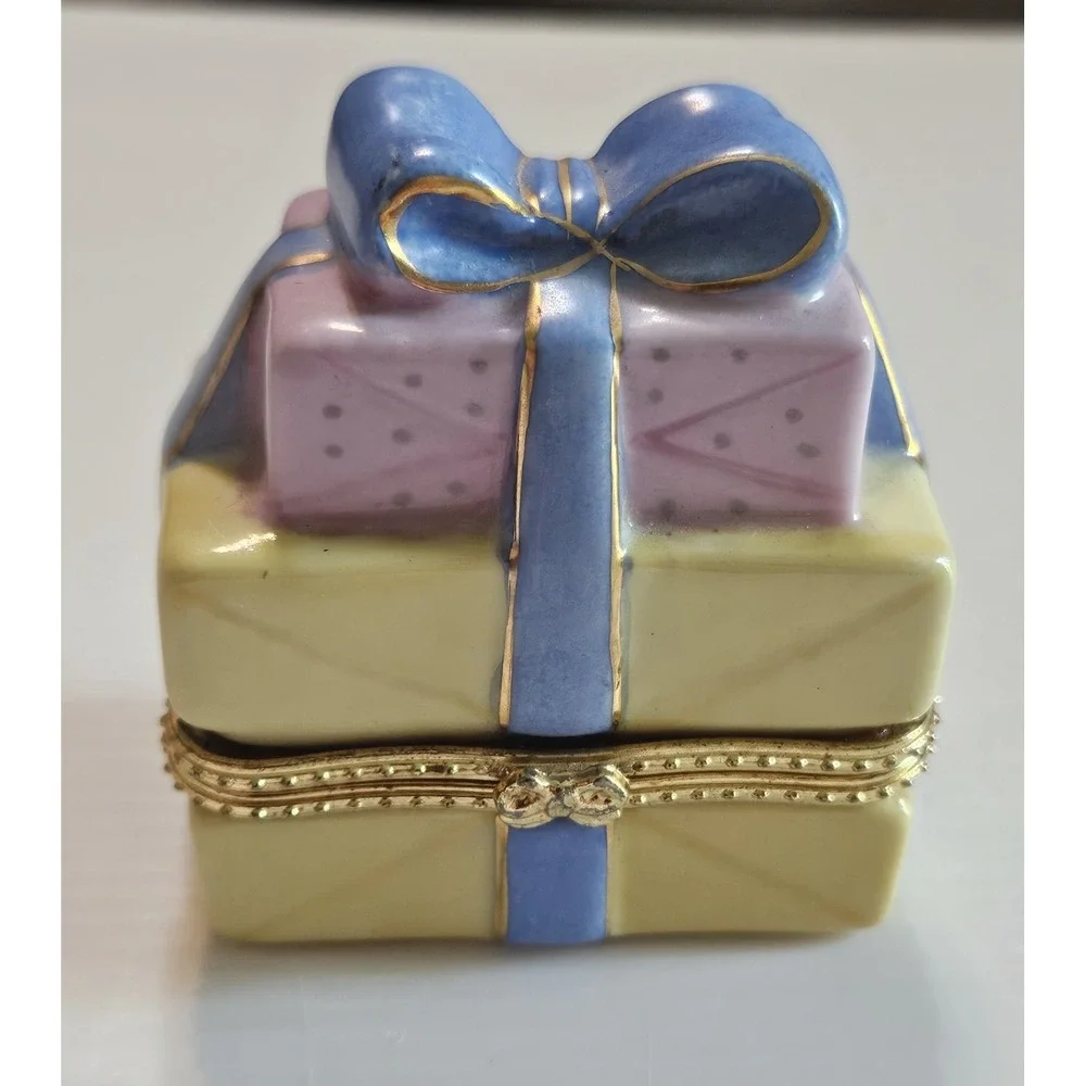 Porcelain Gift Box Trinket – Vintage Style Hinged Present